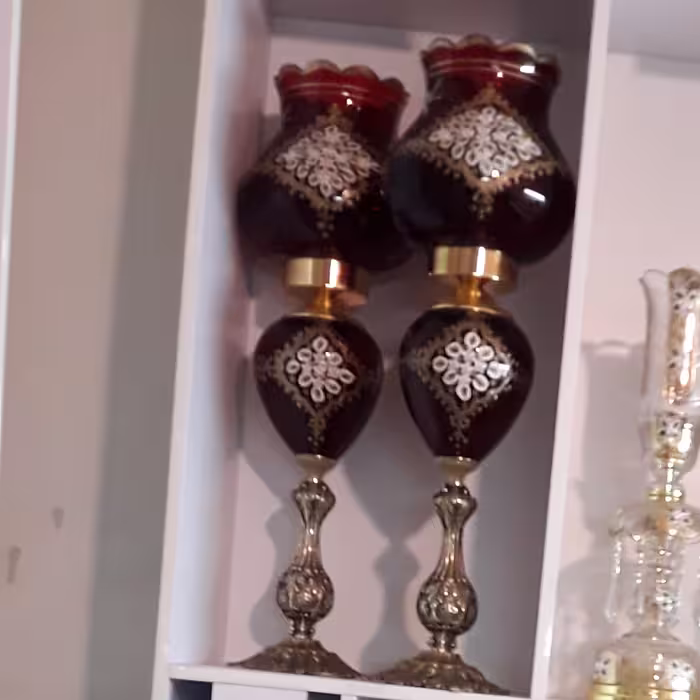 لامپا پایه برنزی.گل برجسته ،آب طلا کاری شده