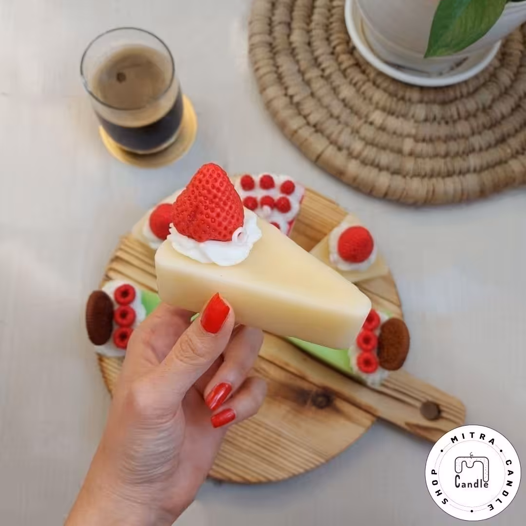 شمع چیزکیک توت فرنگی