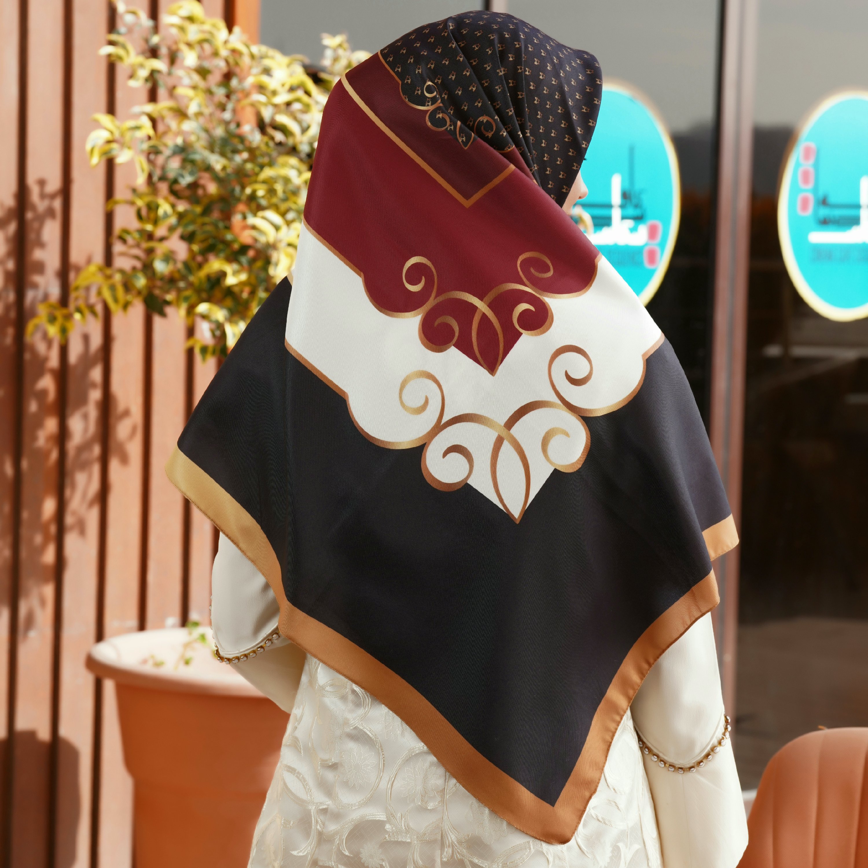 روسری زرشکی مشکی