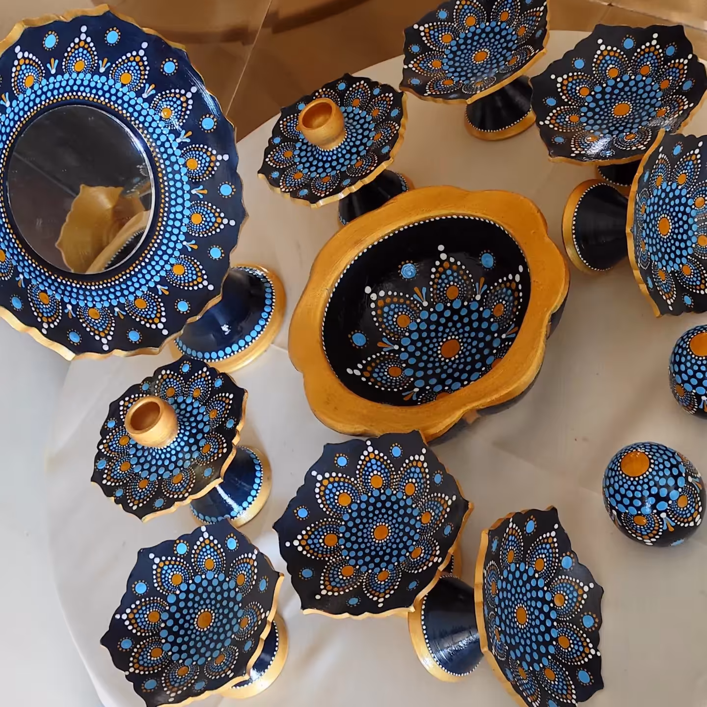 هفت سین پایه دار زیبا وشیک نقطه کوبی  همراه حوض 