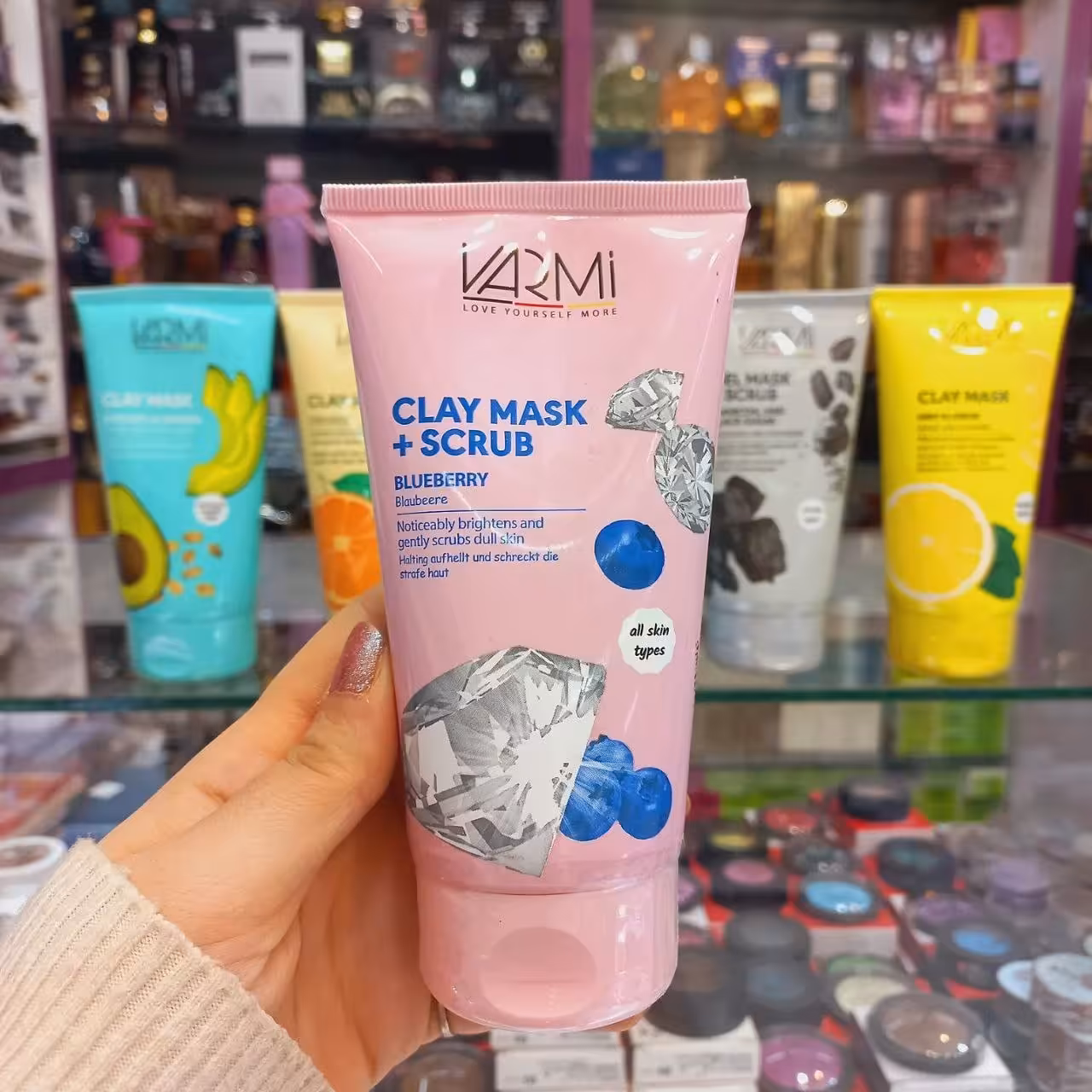 ماسک صورت و اسکراب وارمی خاک رس بلوبری و کربن 150میل  دانه دار مناسب انواع پوست