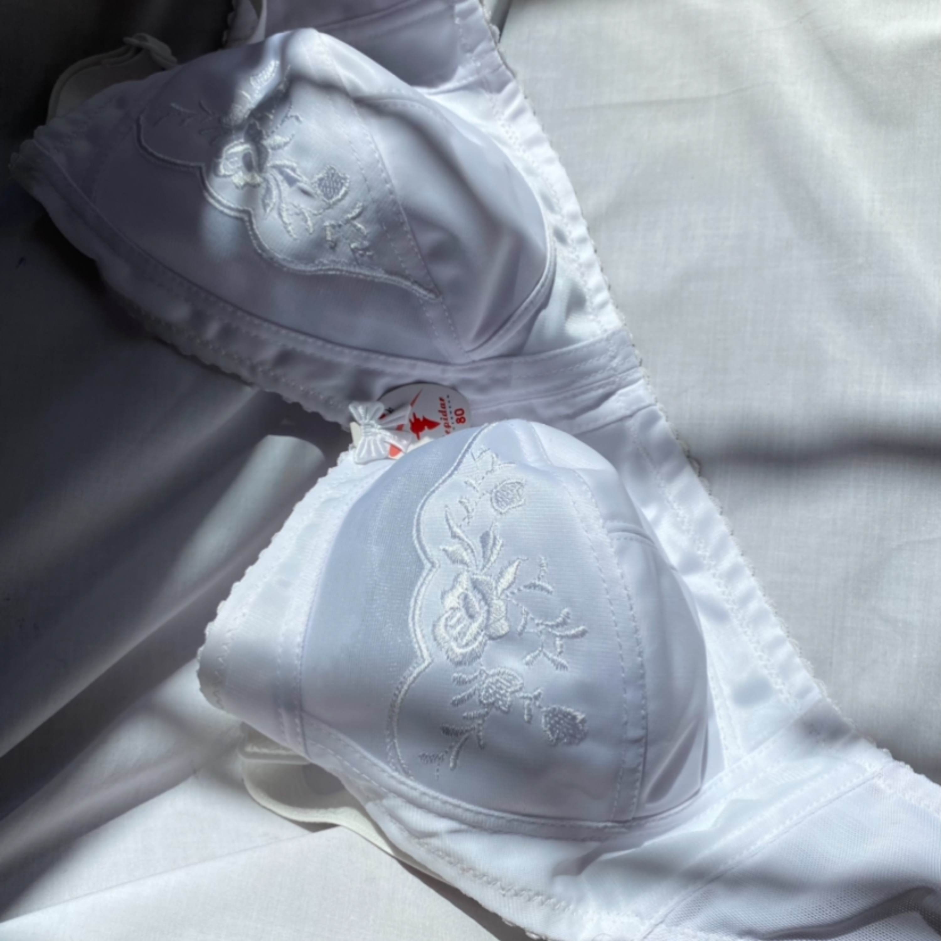 سوتین تک گلدوزی