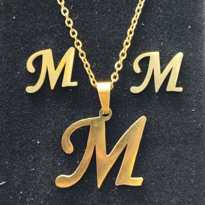 نیم ست استیل رنگ ثابت بدون حساسیت مدل رنگ طلایی مدل حرف M کد 2