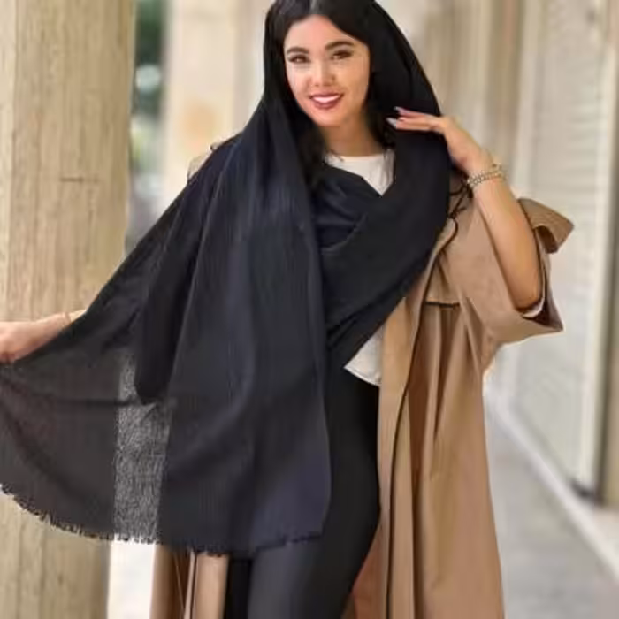 شال مشکی پفکی