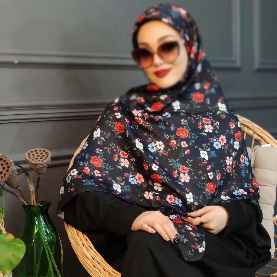 روسری گلی زمینه سورمه ای