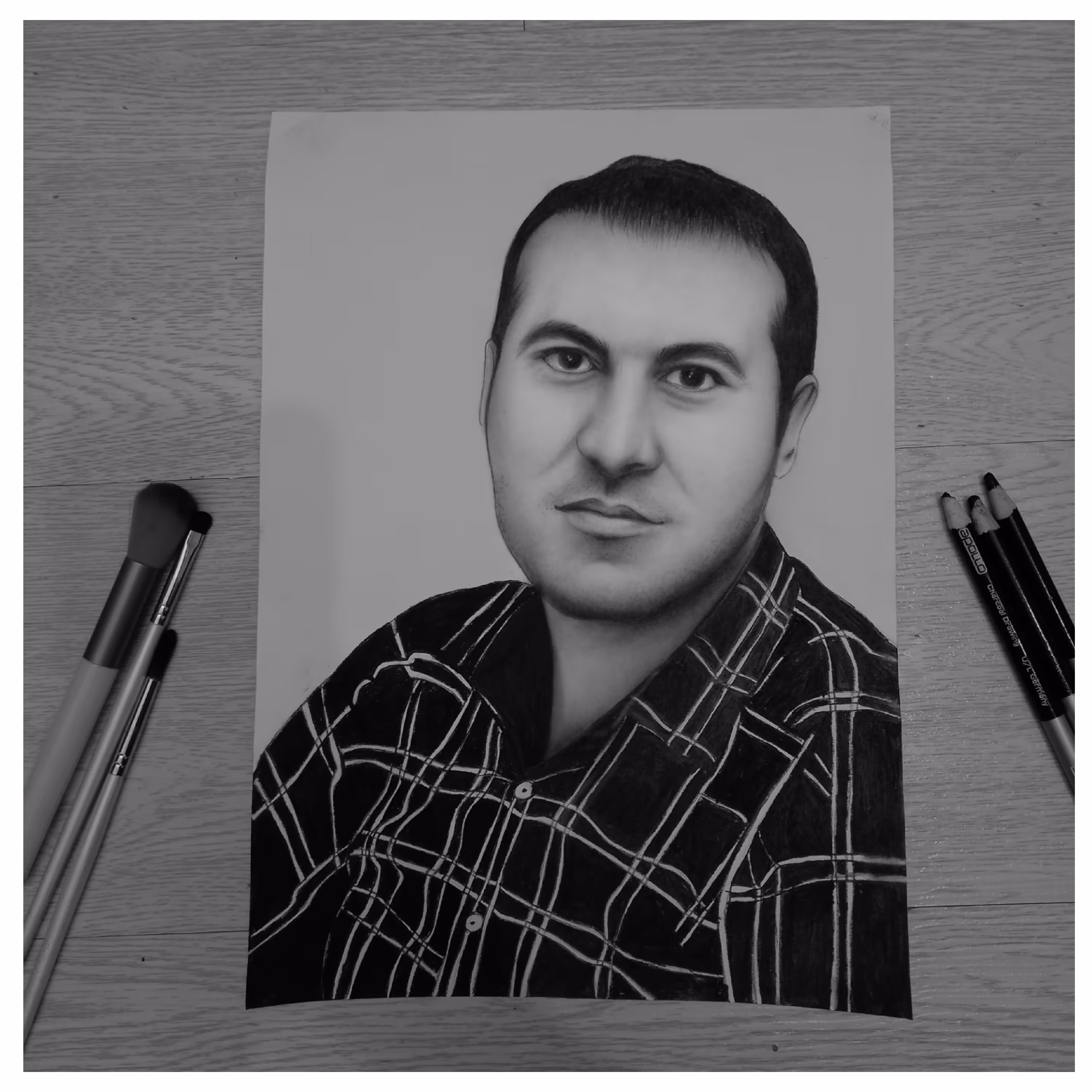 طراحی چهره با تکنیک سیاه قلم با کیفیت بسیار بالا