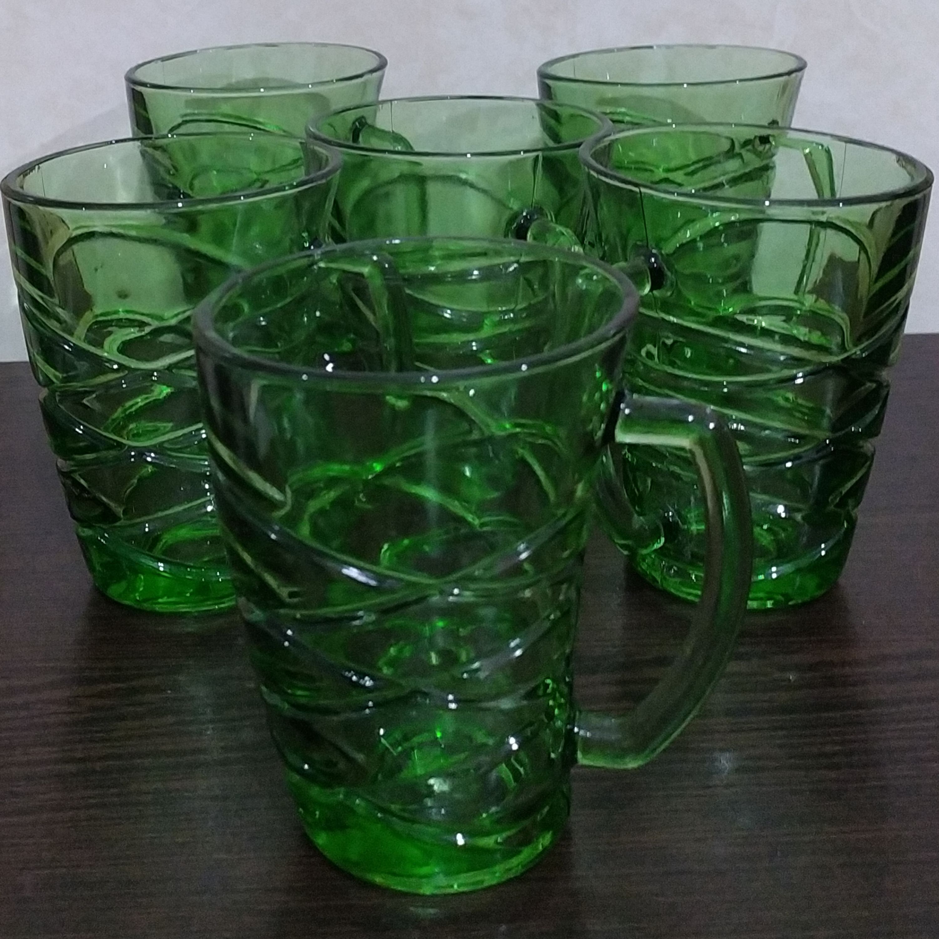 لیوان مارپیچی سبز رنگ 6عددی