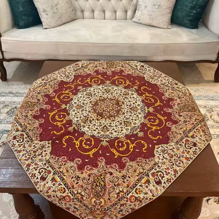 رومیزی ترمه  طرح  بهار رنگ  زرشکی با حاشیه طلایی  جنس فلامنت زیبا و جذاب مناسب عروس 