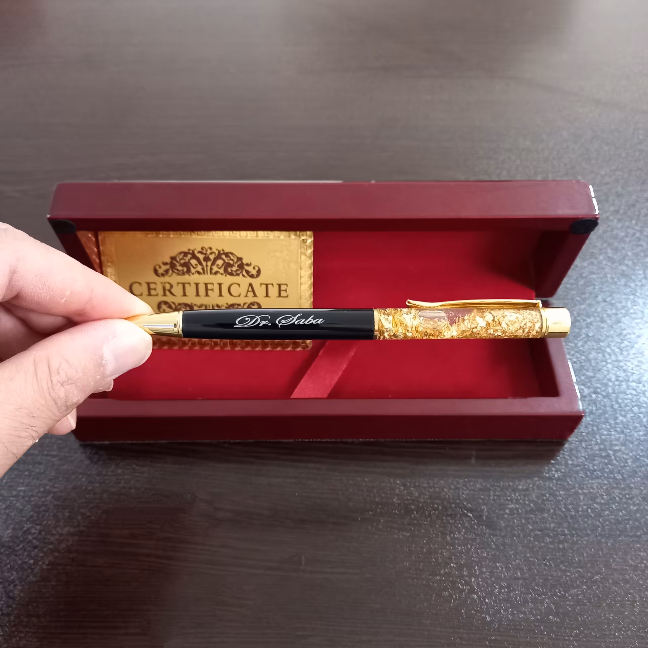 خودکار روکش طلا  به همراه جعبه چوبی ارجینال و شناسنامه 