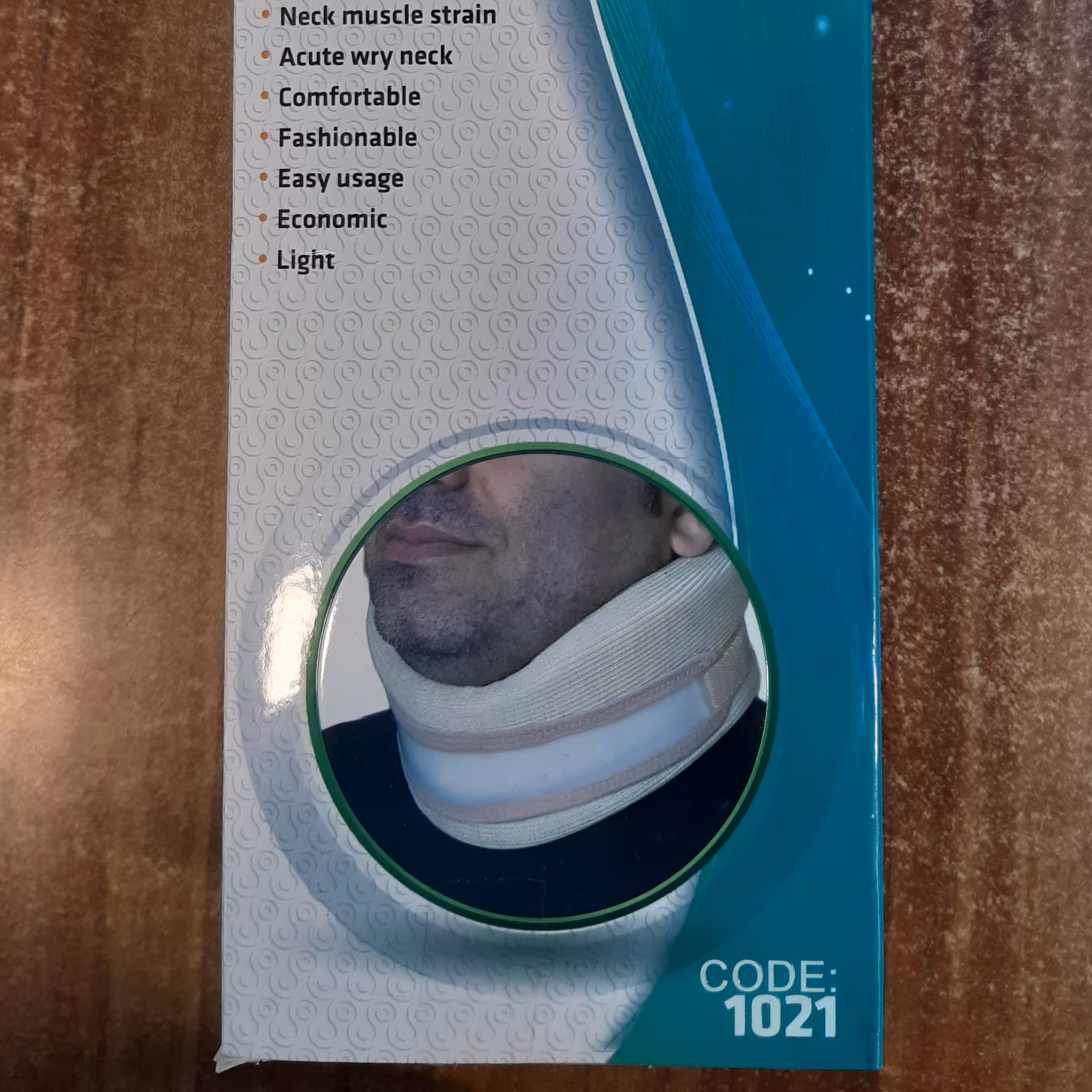 گردن بند طبی اسفنجی نیمه سخت