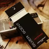 عطر سیلورسنت بوگارت خالص(بدون الکل) شرکت سوئیسی ضمانتی  (توضیحات مطالعه شود)