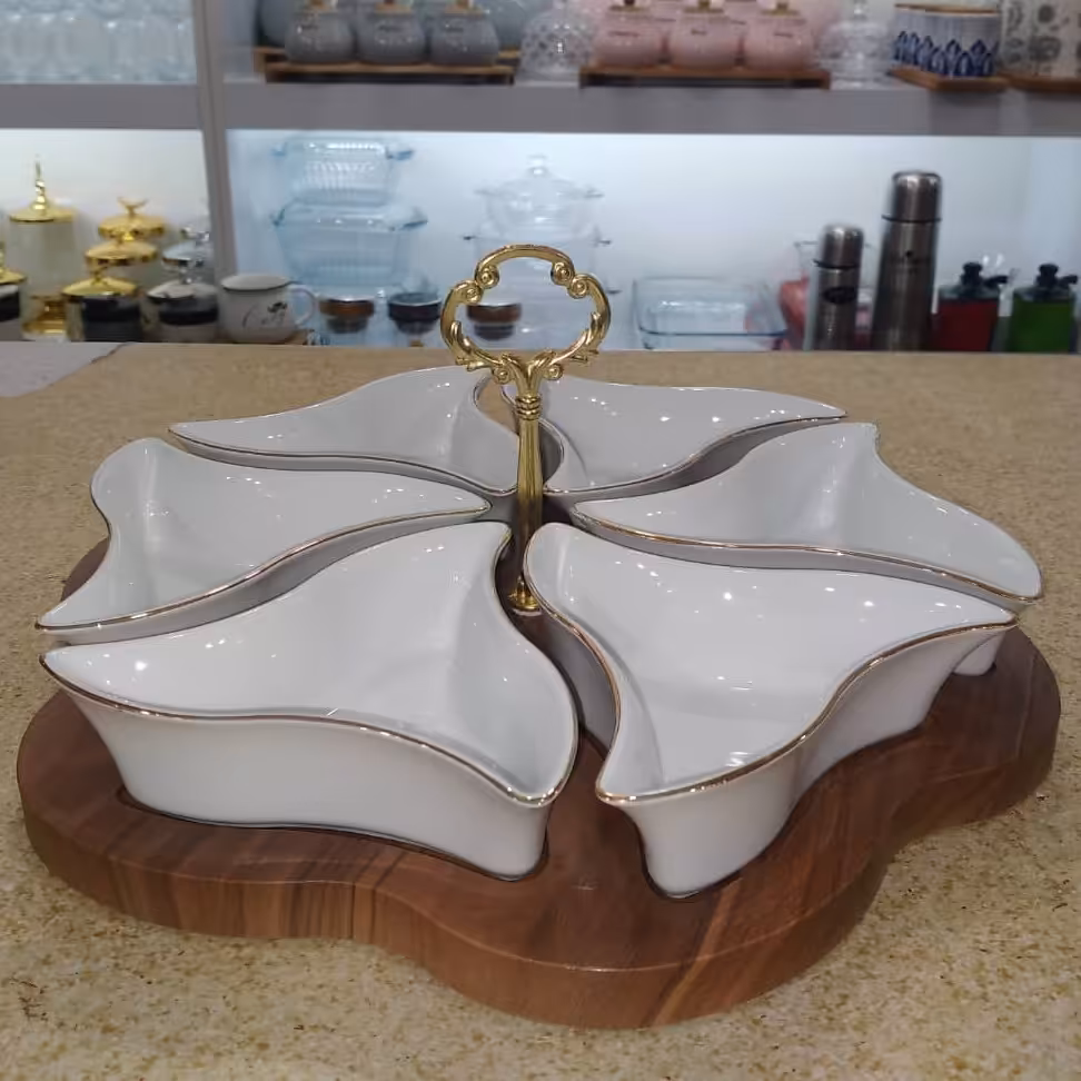 اردوخوری  زیر چوب .شش خونه