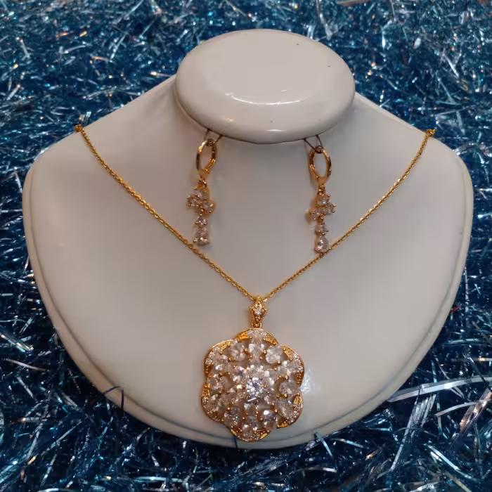 نیم ست بدلیجات مجلسی پر نگین (گردنبند و گوشواره) کد 29 