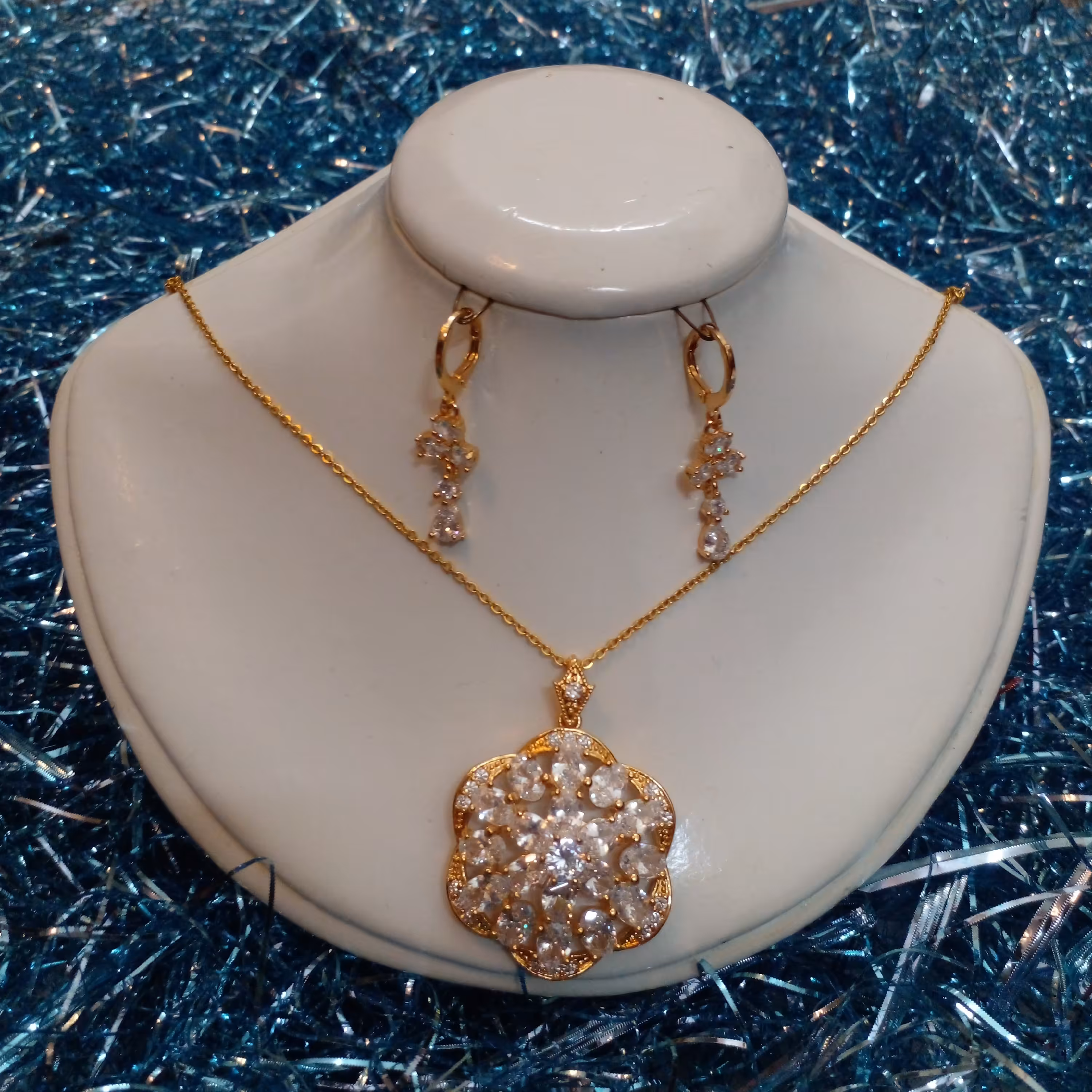 نیم ست بدلیجات مجلسی پر نگین (گردنبند و گوشواره) کد 29 