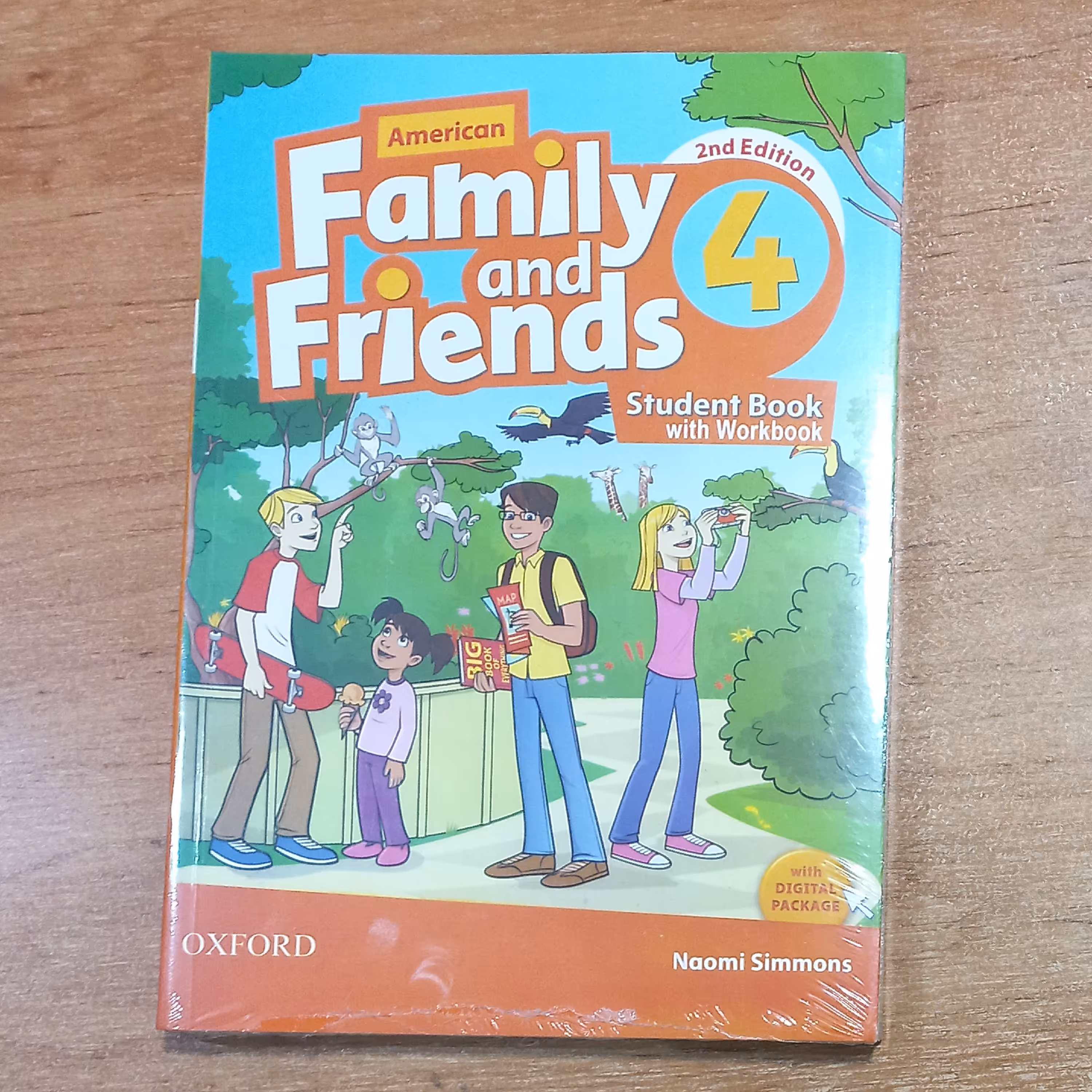 کتاب زبان فمیلی فرندز American Family and Friends 4 سایز وزیری به همراه کتاب کار