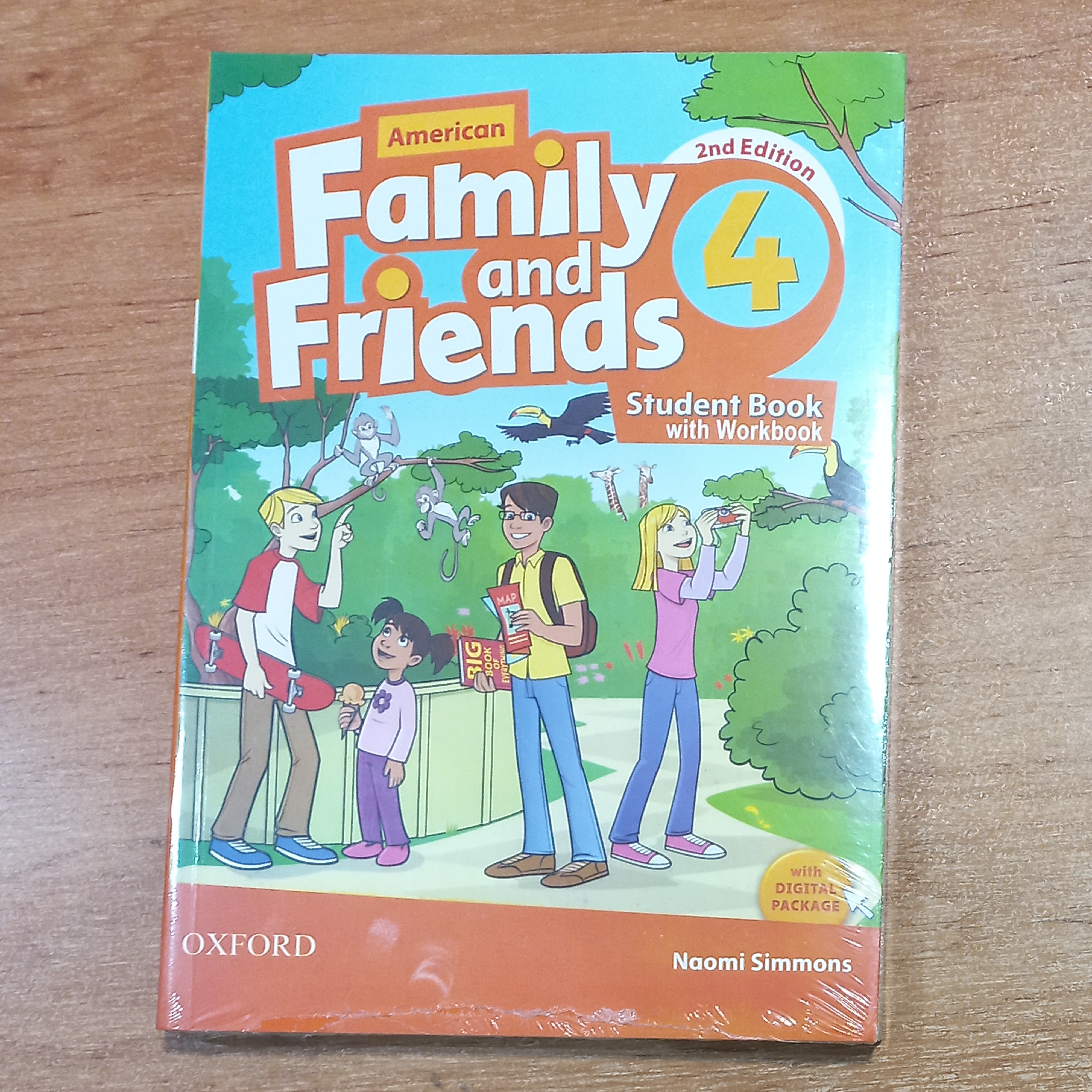 کتاب زبان فمیلی فرندز American Family and Friends 4 سایز وزیری به همراه کتاب کار