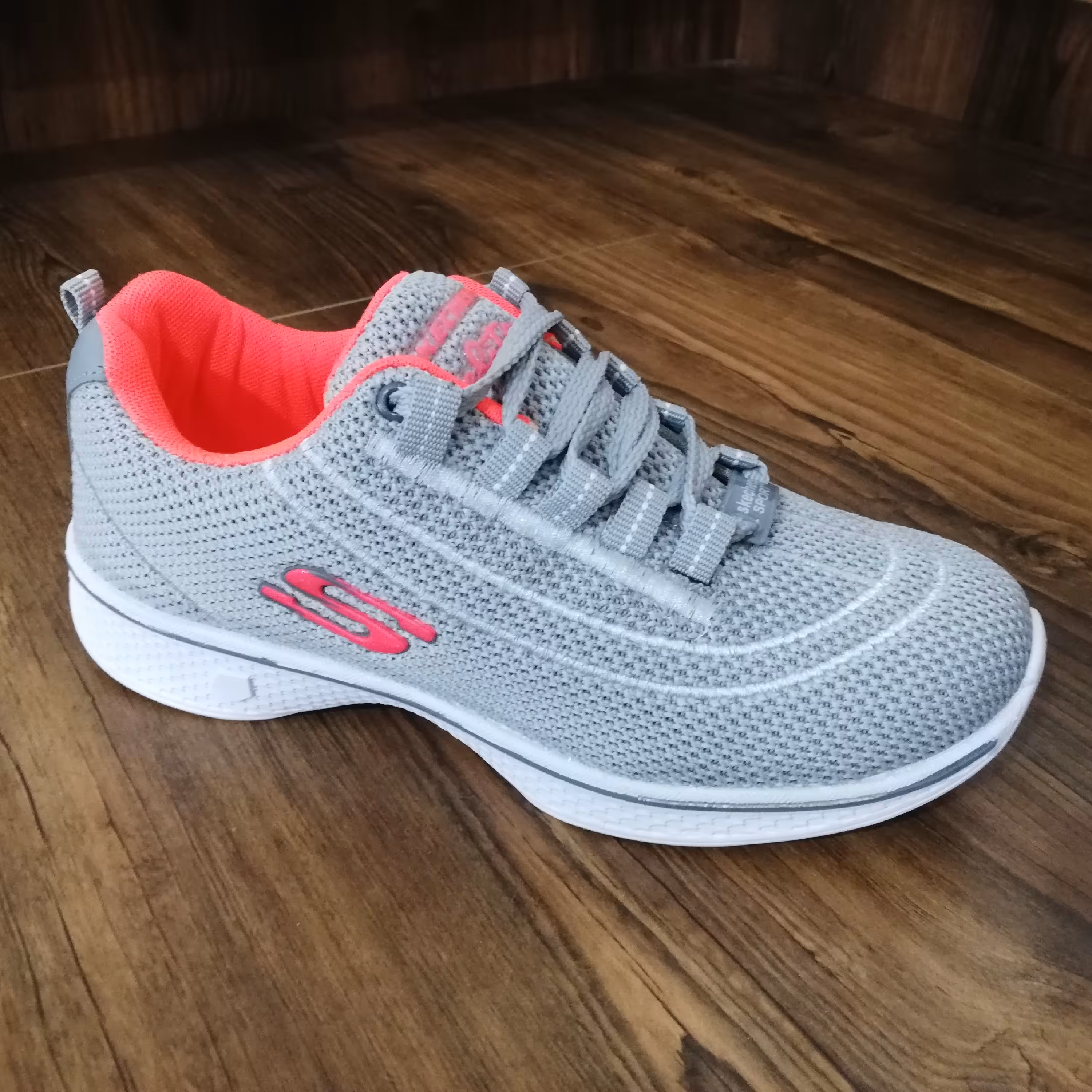 کفش کتانی اسکیچرز پانیذ سایز 38