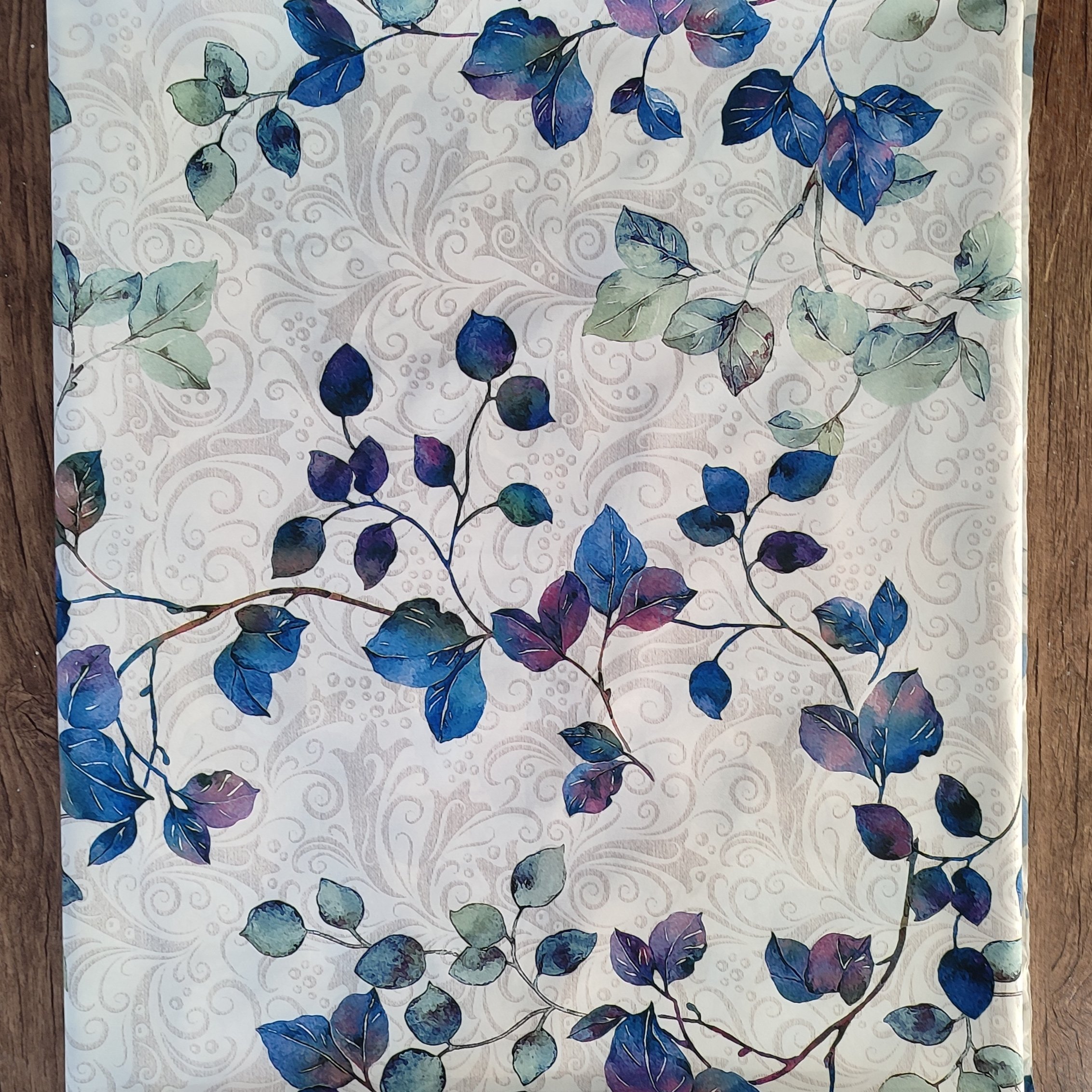 چادر رنگی طرح برگ ریز زمینه سفید