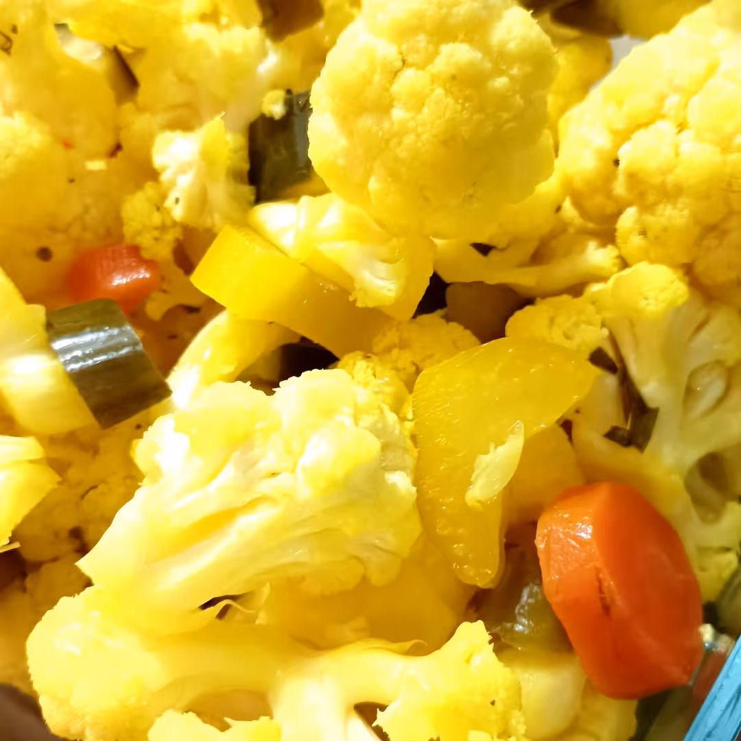 ترشی گل کلم مخلوط خانگی.ارگانیک و بهداشتی در بسته بندی های یک کیلوگرمی.