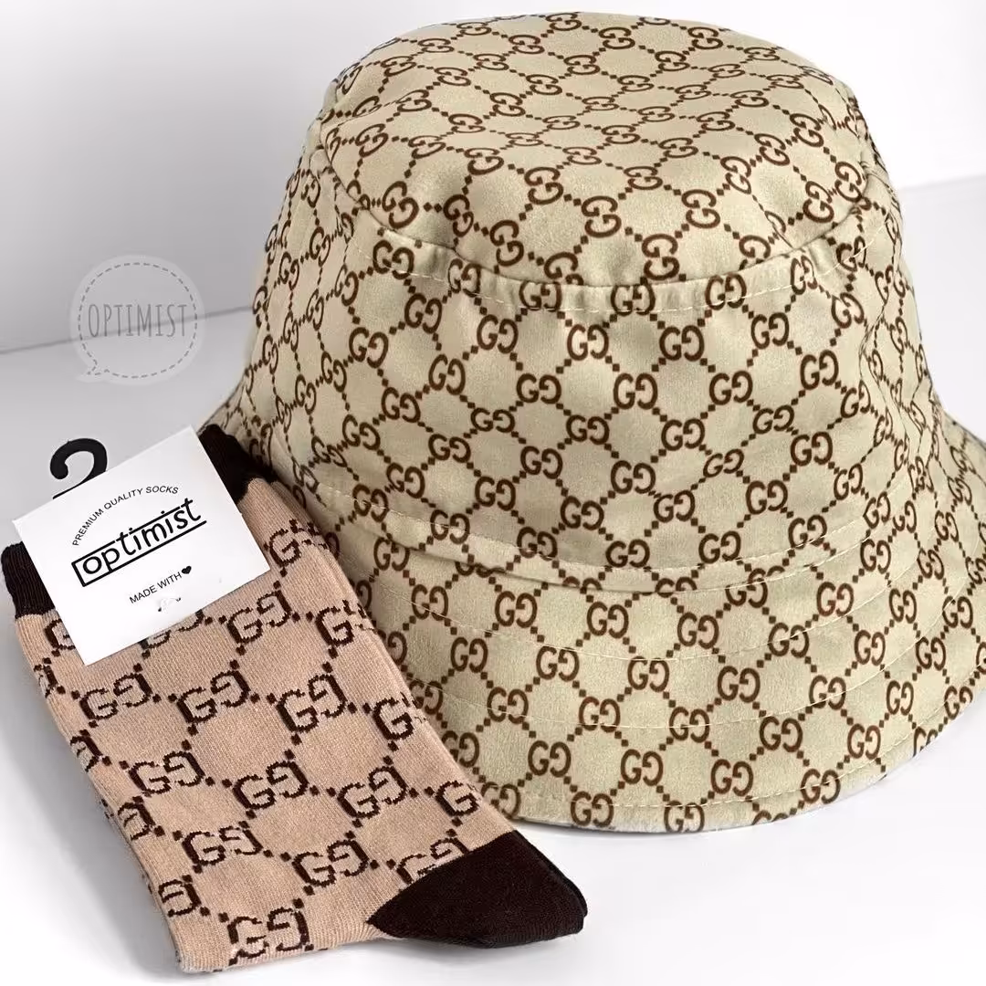 ست گوچی جوراب ساقدار و کلاه باکت زمینه نسکافه ای GUCCI