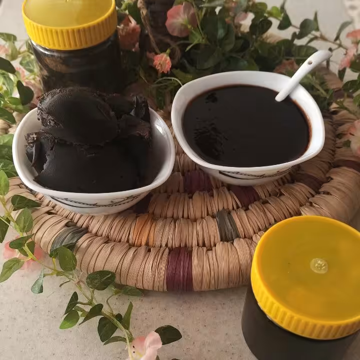 رب انار و قره قروت تمشکی ملس یک کیلویی ( هر کدام به میزان 500 گرم در ظرف جداگانه)