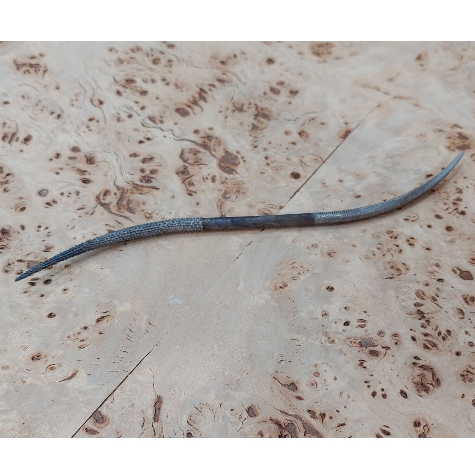 سنباده خوش قلم مدل گرد دو سر کج مخصوص کار های هنری چوب