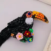 سنجاقسینه جواهردوزی پرنده توکان