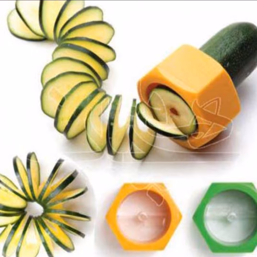 تراش میوه آرایی طرح چیپسی - جنس پلاستیک مقاوم - رنگ های سبز و نارنجی 