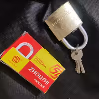 قفل آویز سایز 50 ... دارای 3 عدد کلید 