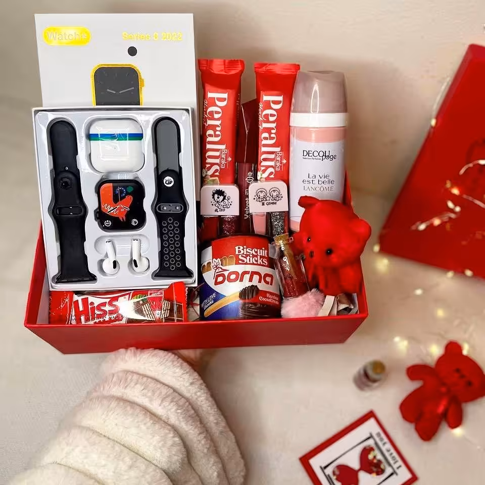 باکس ولنتاین ساعت هوشمند و ایرپاد با خرس و  اسپری وجعبه 