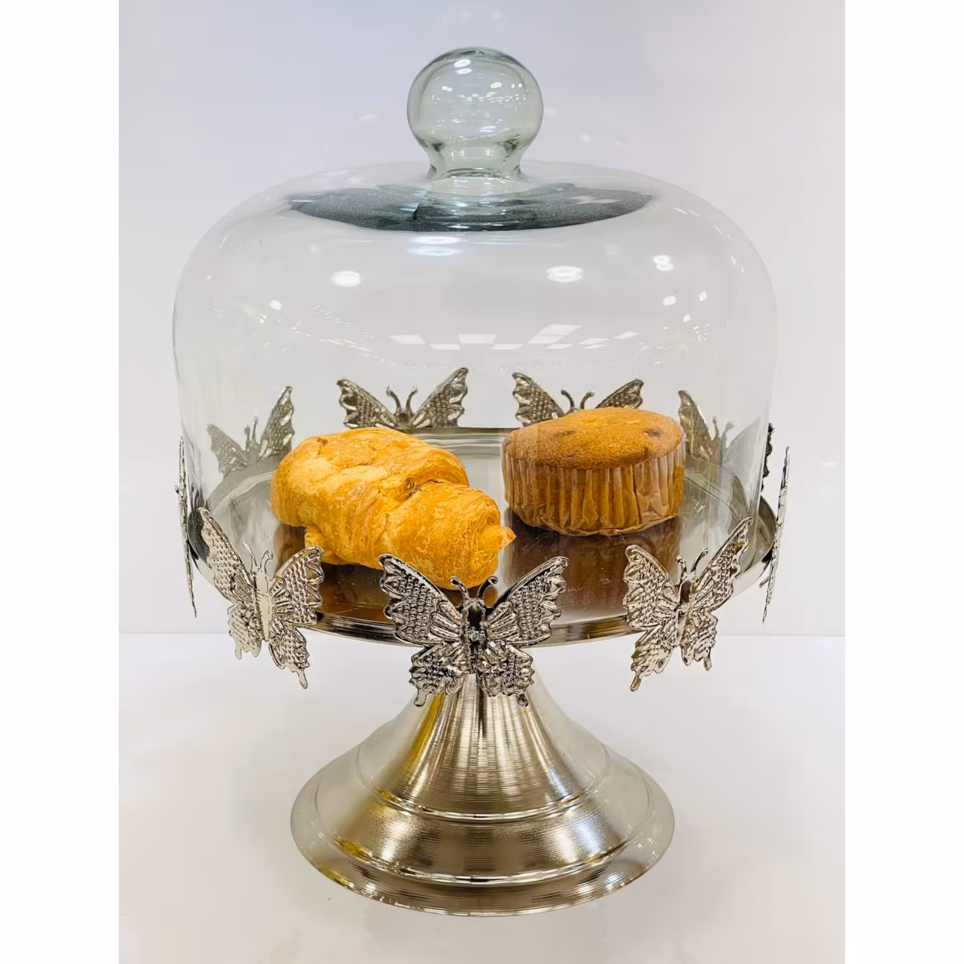 کیک خوری پروانه