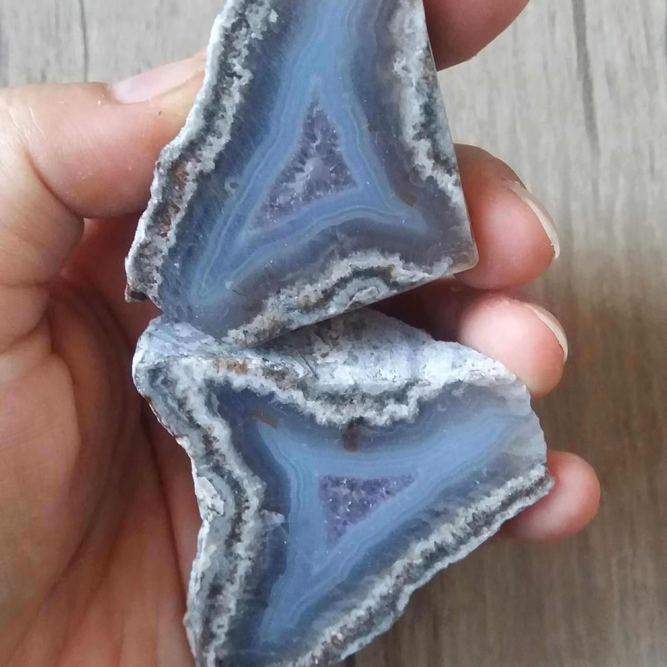 سنگ عقیق سلیمانی برش خورده با مرکزیت آمیتیست خوشرنگ با خواص سنگ عقیق و آمیتیست 4.4 سانته هر دو باهم