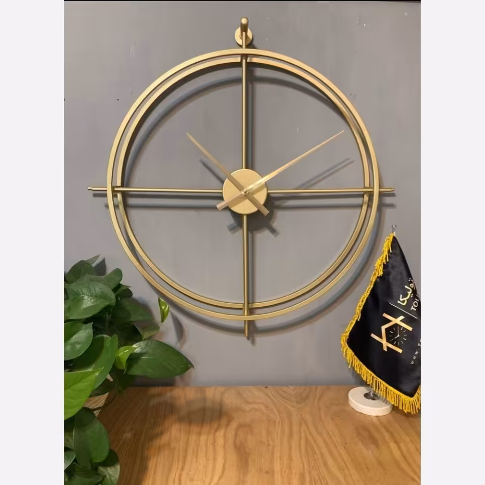 ساعت دیواری طلایی 