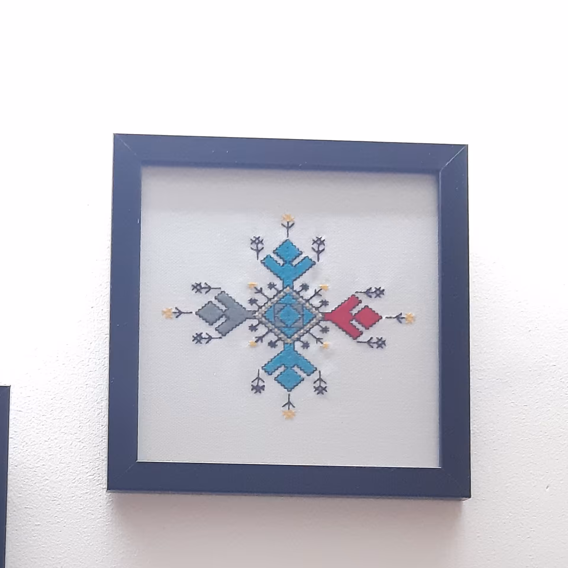 تابلو سوزن دوزی با قاب مشکی