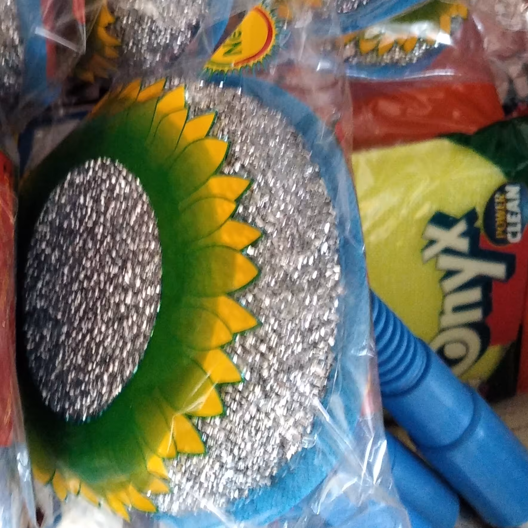 اسکاج نرمه 1 عدد ،  ابرخارجی داره ومخصوص تفلون وظروف شیشه ای