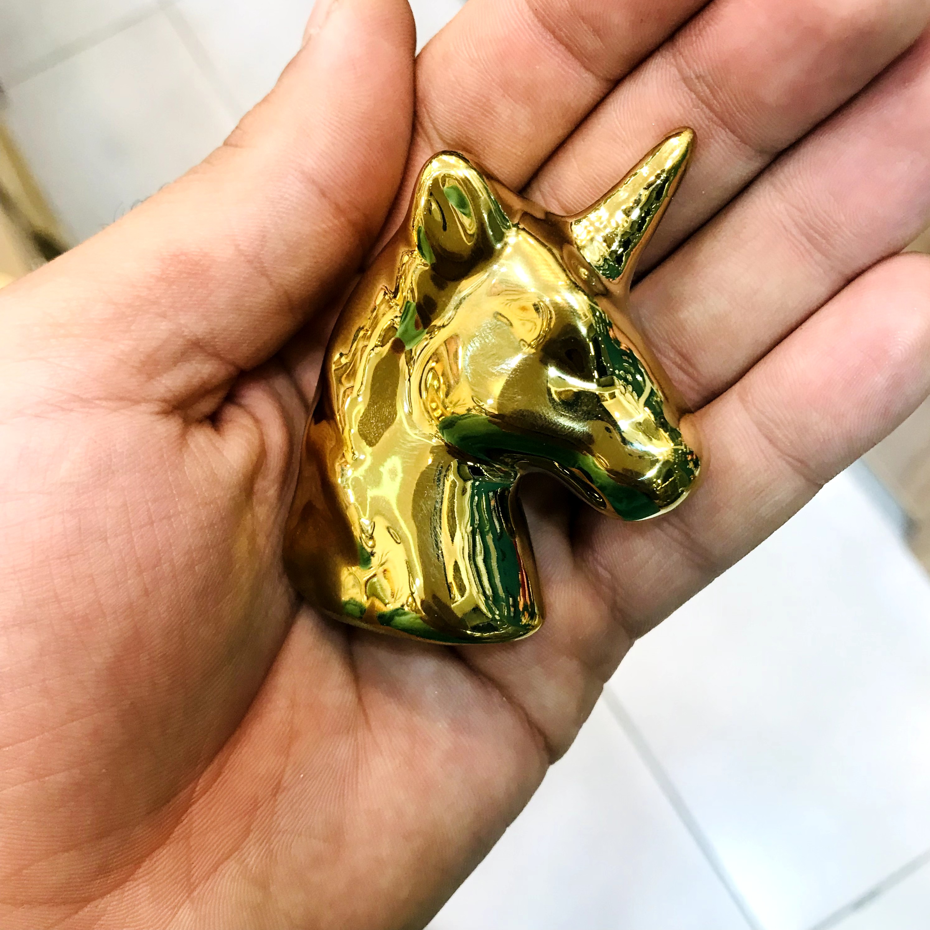 اکسسوری مجسمه سرامیکی طلایی طرح اسب تک شاخ خیلی کیوت