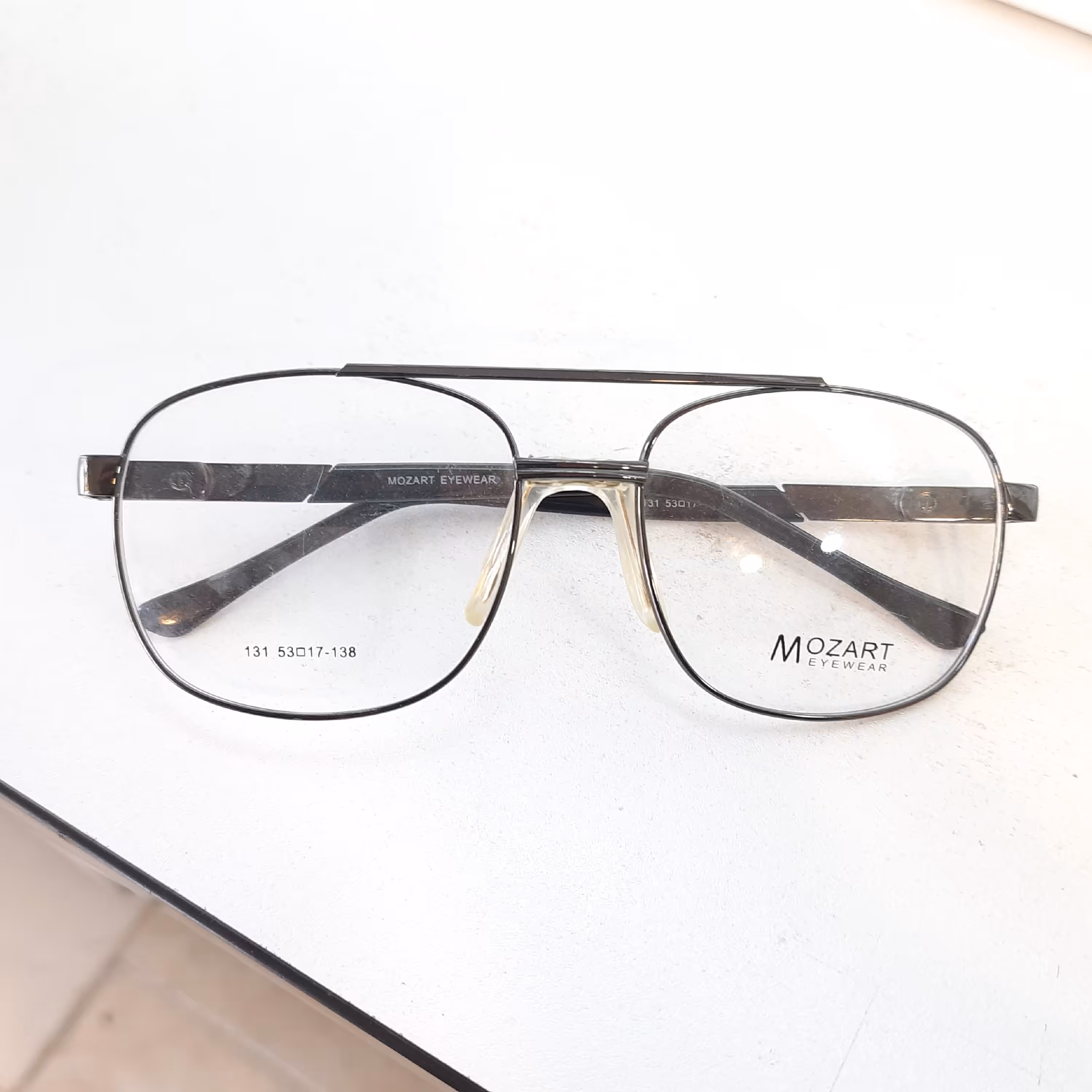 عینک طبی با کیفیت بالا  با قابلیت تعویض انواع عدسی طبی نمره دار  جنسیت فریم تمام قاب فلزی دسته فنردار روبینی یک تیکه 