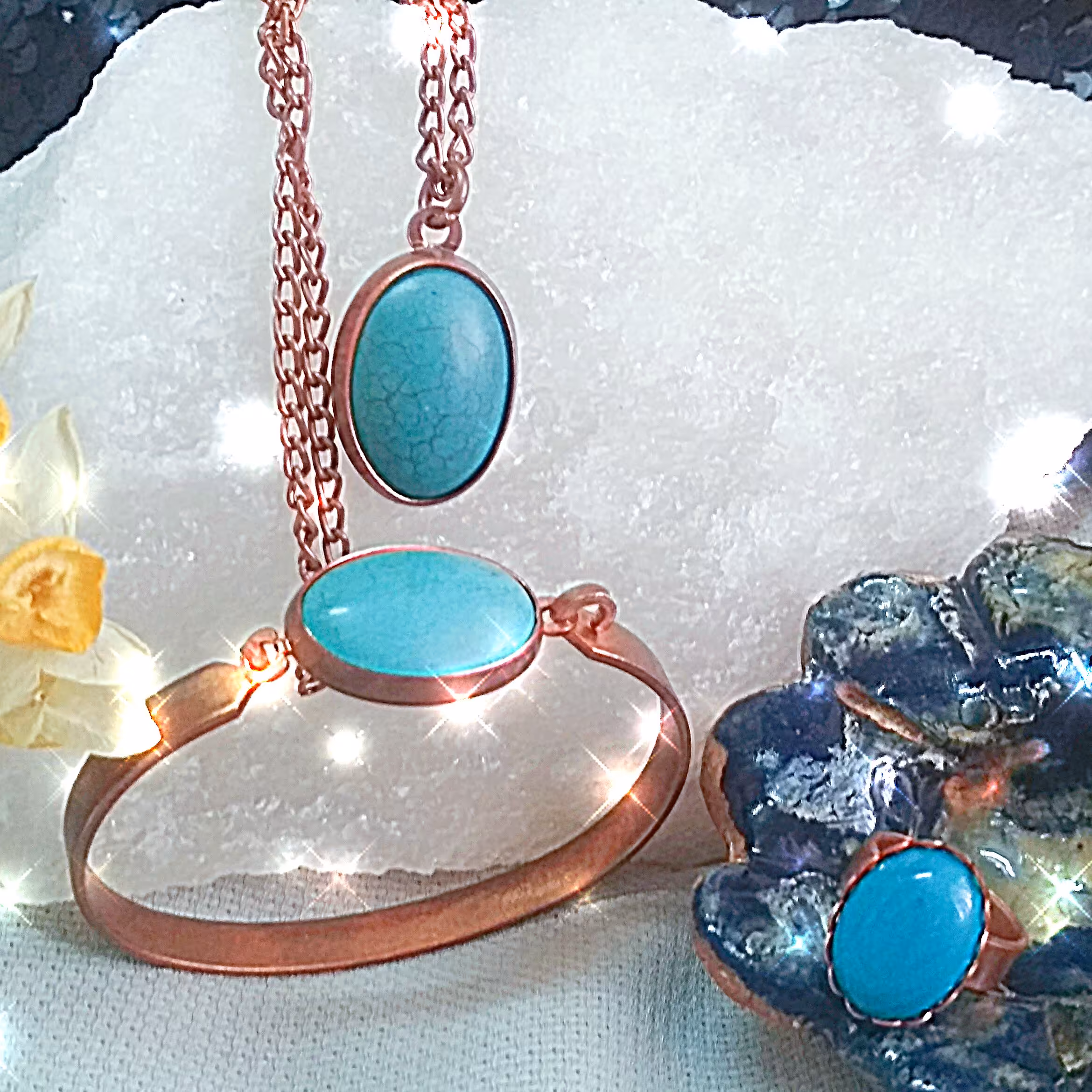 سرویس مسی دستبند و انگشتر وگردنبند با نگین آبی 