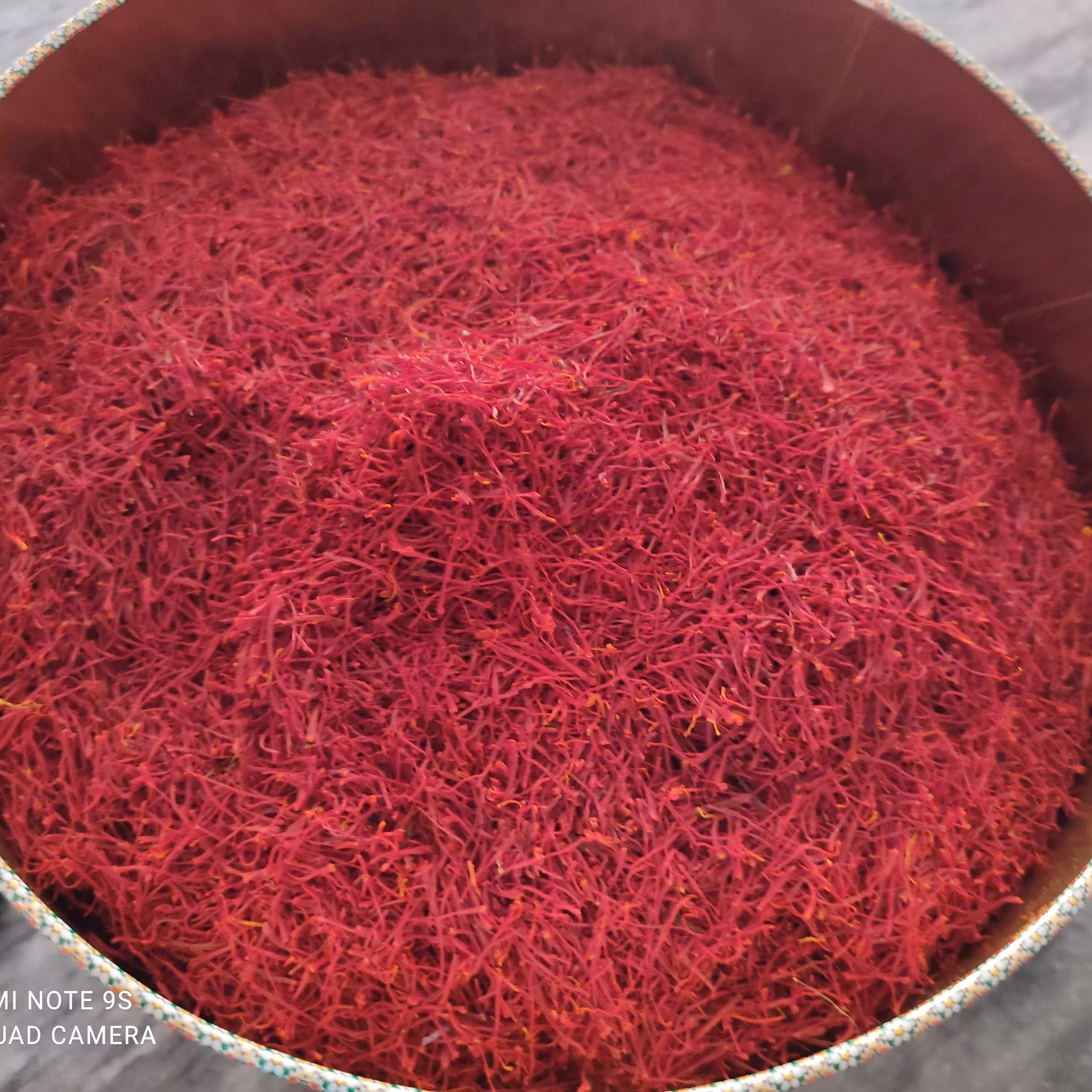 زعفران درجه یک و تضمینی، کاملا طبیعی، با رنگ و عطر و طعمی دلپذیر