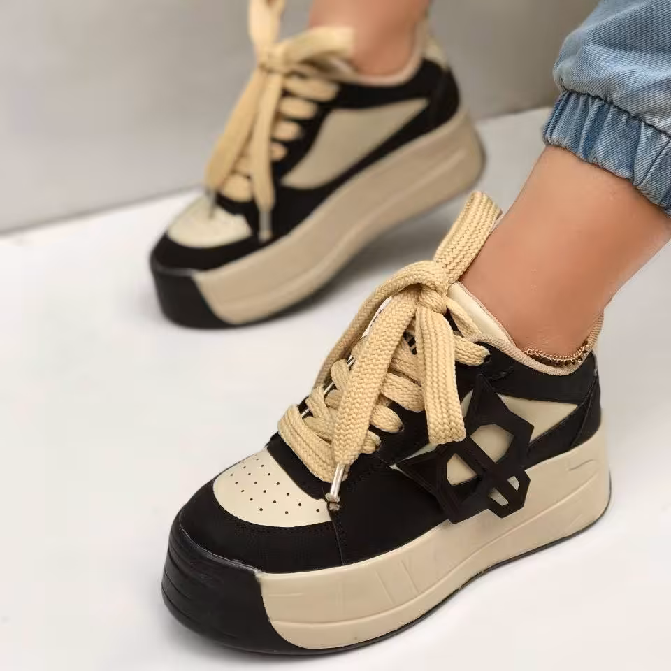 کتانی لژدار ولف بسیار شیک و با کیفیت و راحت 