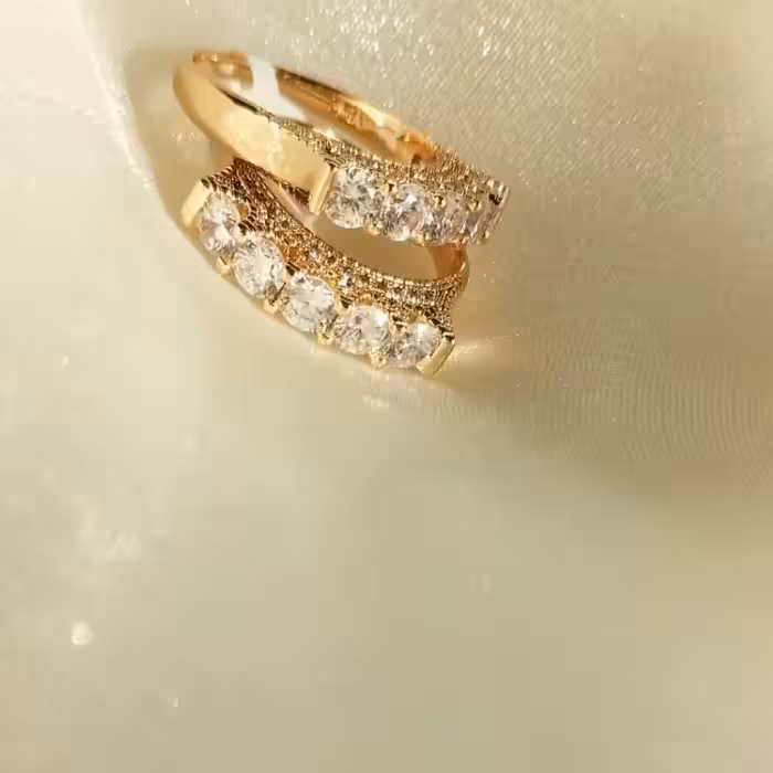 انگشتر لاکچری تاج نگین دار سه بعدی مخراج کاری برند ژوپینگ روکش طلا 18 عیار رنگ 