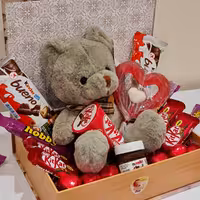 باکس ولنتاین طرح چوب شکلات هوبی بوئنو دوتایی کیت کت مینی کیت کت قیفی آبنبات بزرگ قلبی نوتلا مینی شکلات قلبی خرس خارجی