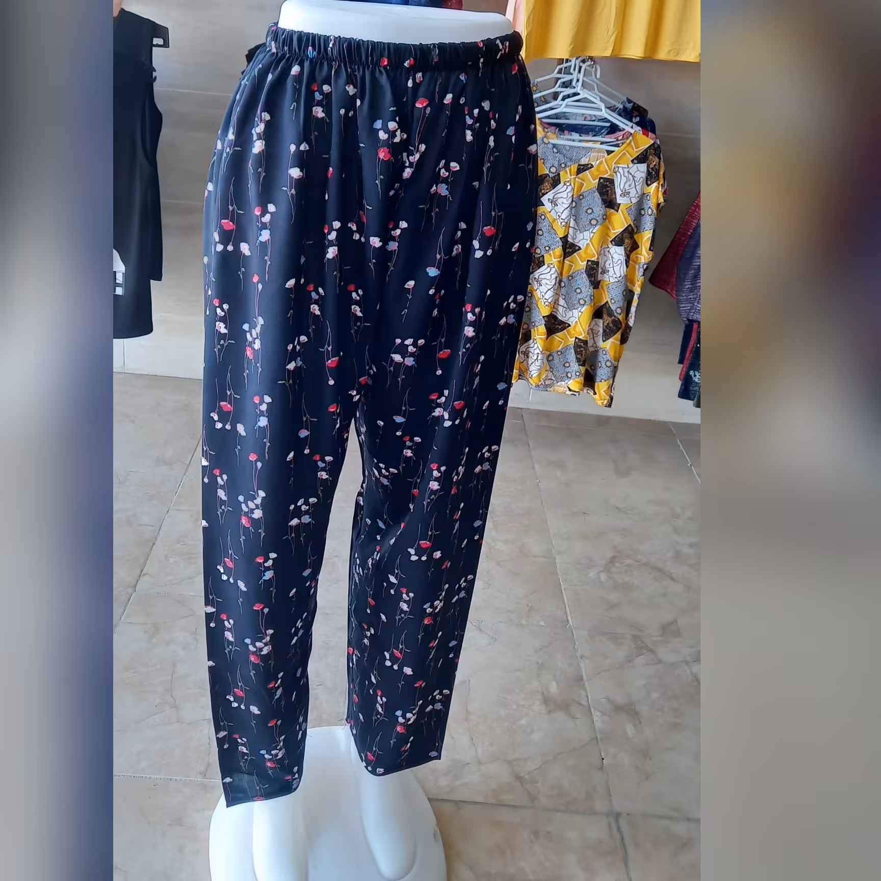 شلوار نخی تایلندی زنانه  در طرح های مختلف 