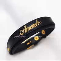 دستبند چرم آمنه  Ameneh با پلاک نقره با آبکاری طلا 18 عیار و چرم طبیعی