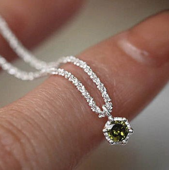 گردنبند برنجی الماس سبز با روکش نقره 925