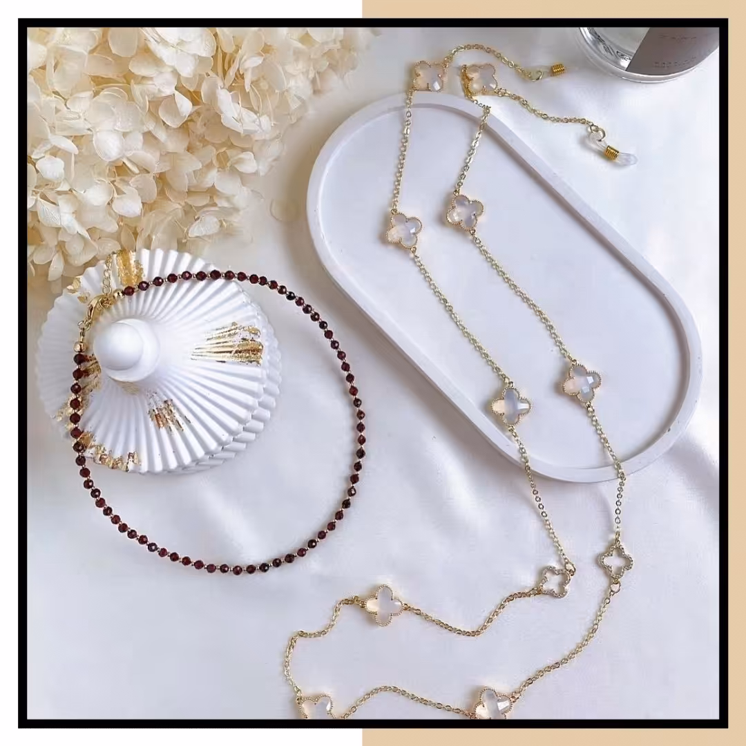 بند عینک ون کلیف کریستال با زنجیر استیل رنگ ثابت با ارسال رایگان (یاقوت گالری)