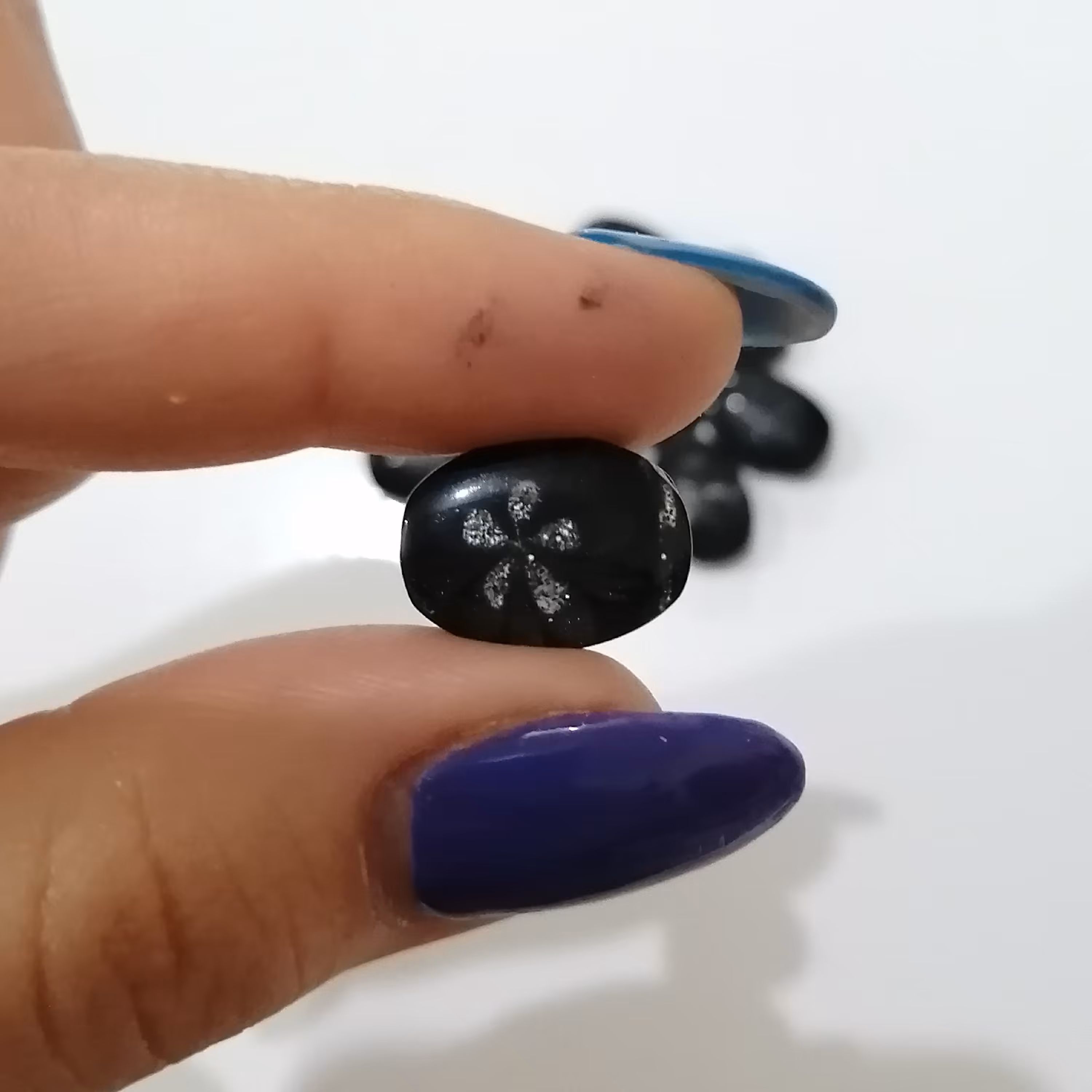  دکمه لباس مشکی طرح گل بسته 10 عددی 