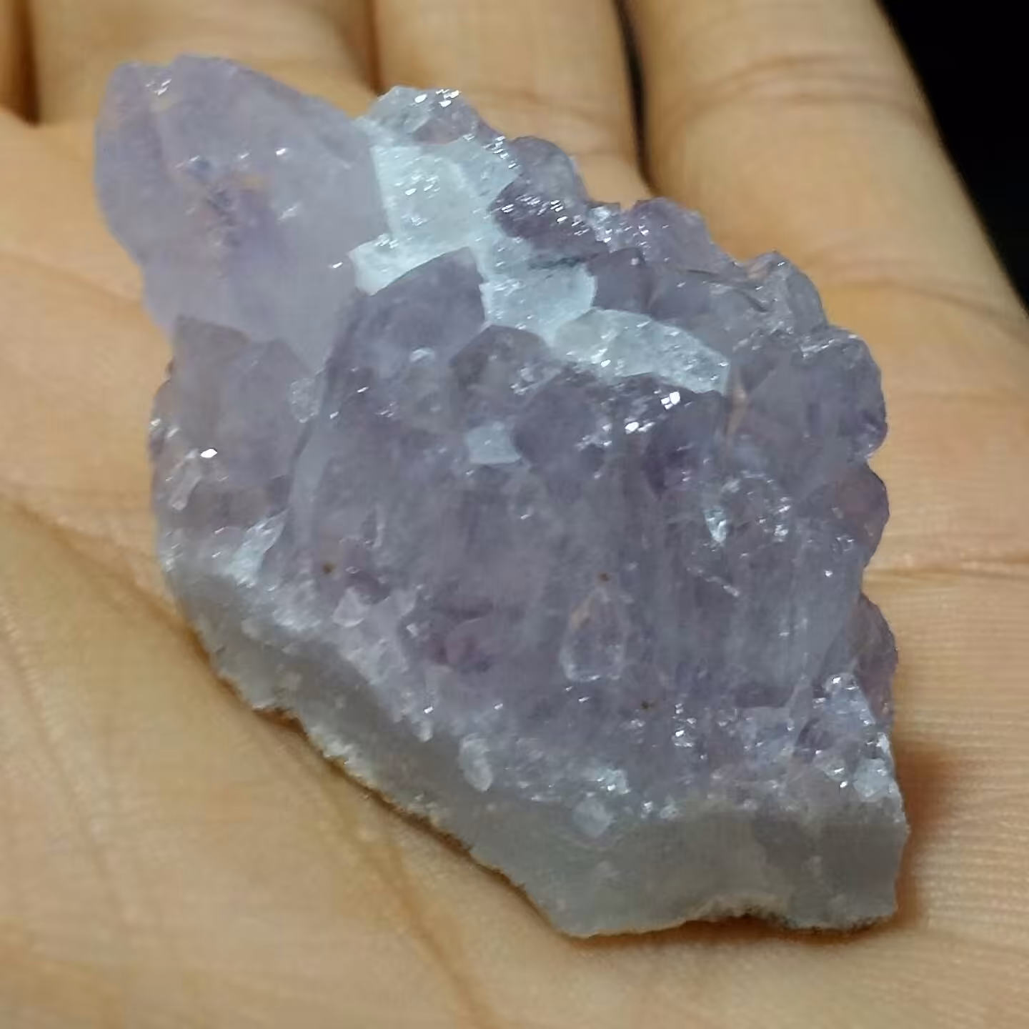 سنگ راف آمتیس بلور درشت  پر رنگ بسیااار زیبا دیدنی بی نظیرر کاملا طبیعی شاهکار خلقت خااااص
