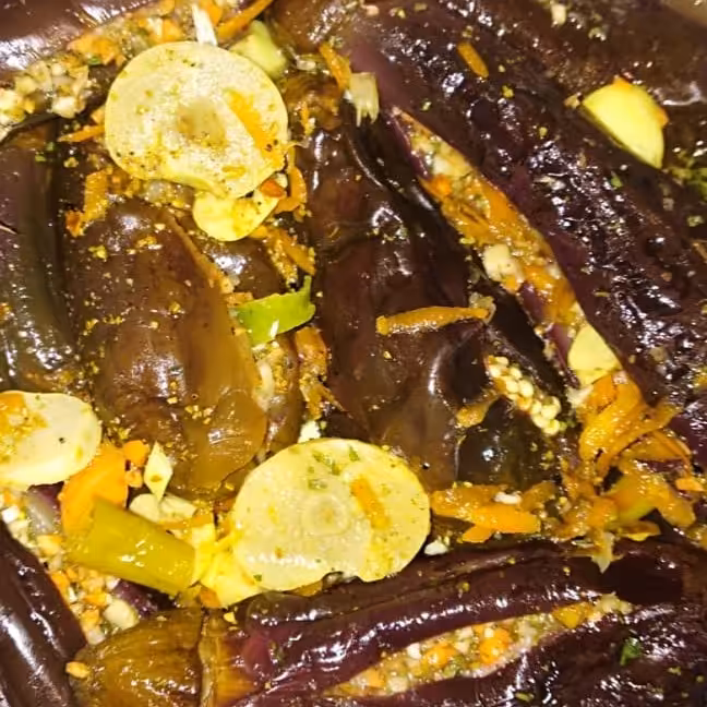 ترشی بادمجان شکم پر با سیر