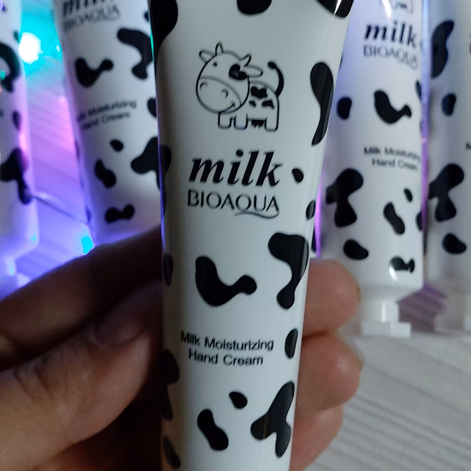 کرم مرطوب کننده شیر گاو